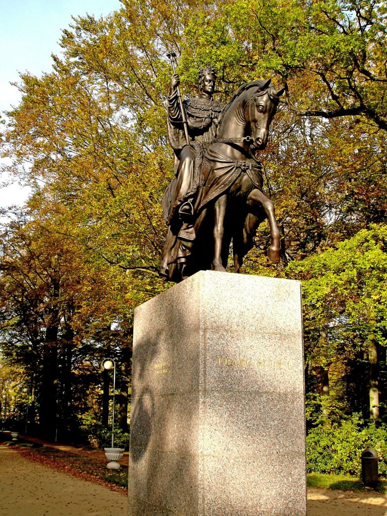 Franzensbad, das Reiterstandbild Franz I. steht im Kurpark, Okt.2006