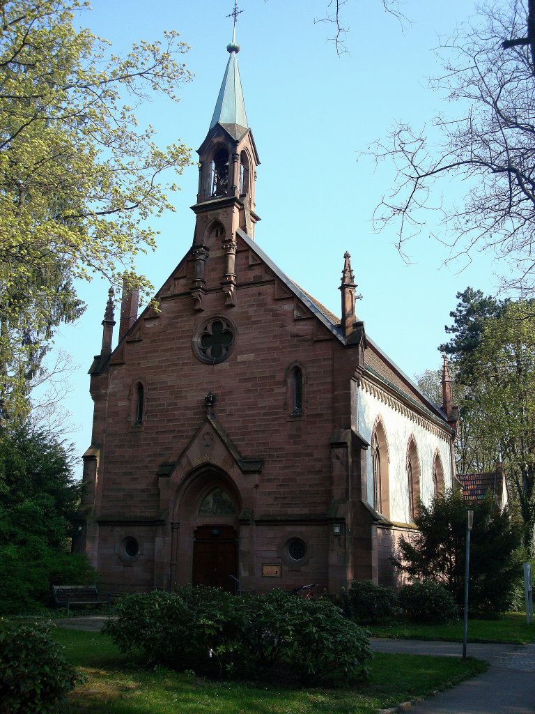 Freiburg im Breisgau, die 1895 erbaute evangelische Erlserkirche im Stadtteil Neuburg, Mai 2010