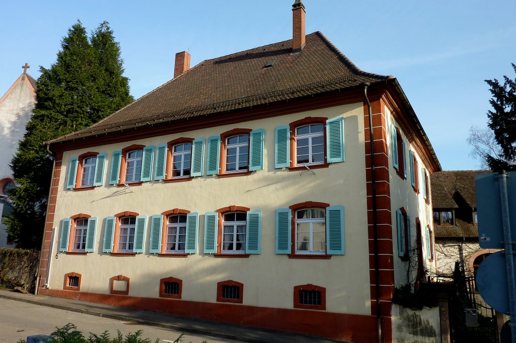 Freiburg im Breisgau, das barocke Pfarrhaus im Ortsteil Lehen, Jan.2012