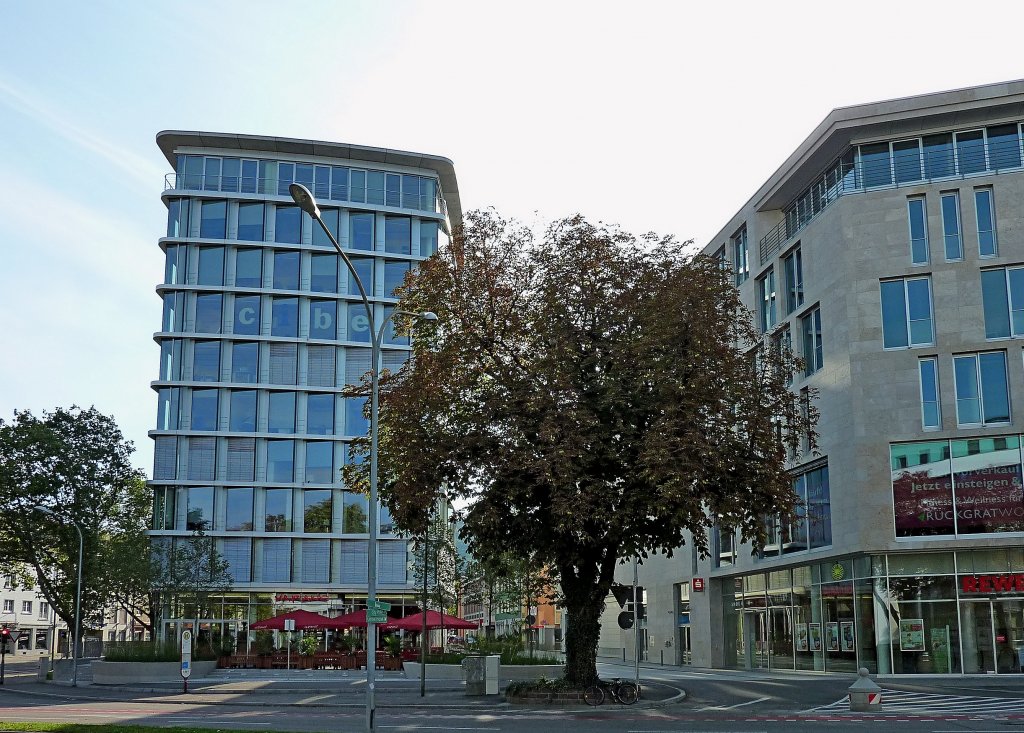 Freiburg im Breisgau, die beiden Neubauten des  Quartiers Unterlinden , rechts das Hauptgebude und links das Solitaire, die Bro-und Geschftsbauten wurden nach 2 Jahren Bauzeit im April 2011 eingeweiht, Sept.2011