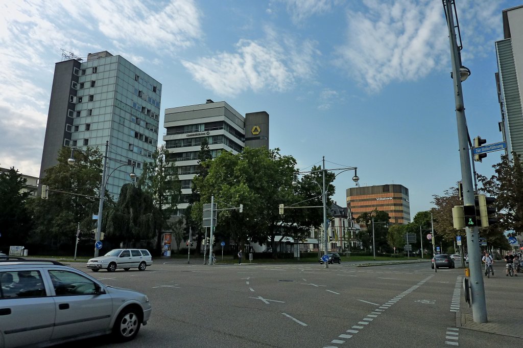 Freiburg im Breisgau, die Bismarckalle mit dem  Bankenviertel  gegenber der Bahnhofszeile, Aug.2011