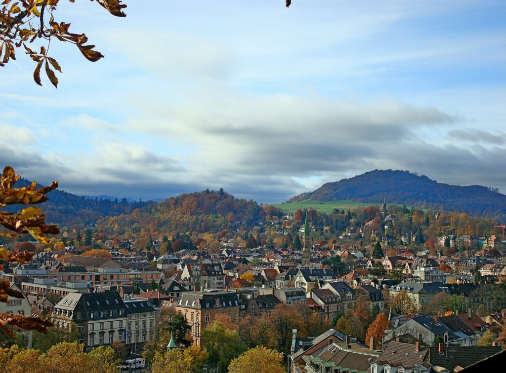 Freiburg im Breisgau, Blick vom Schloberg zum Lorettoberg und Schnberg (rechts), Nov.2010