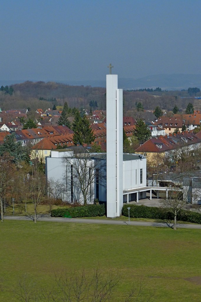 Freiburg im Breisgau, Blick vom Seeparkturm auf die evangelische Markus-Kirche im Stadtteil Mooswald, Mrz 2012