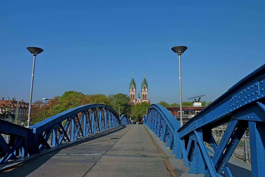 Freiburg im Breisgau, Blick ber die Wiwili-Brcke zur Sthlinger Kirche, Sept.2011