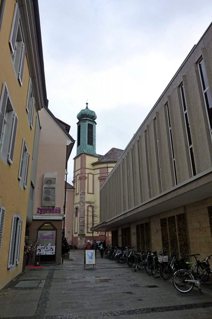 Freiburg im Breisgau, Blick zur Universittskirche in der Altstadt, Nov.2011