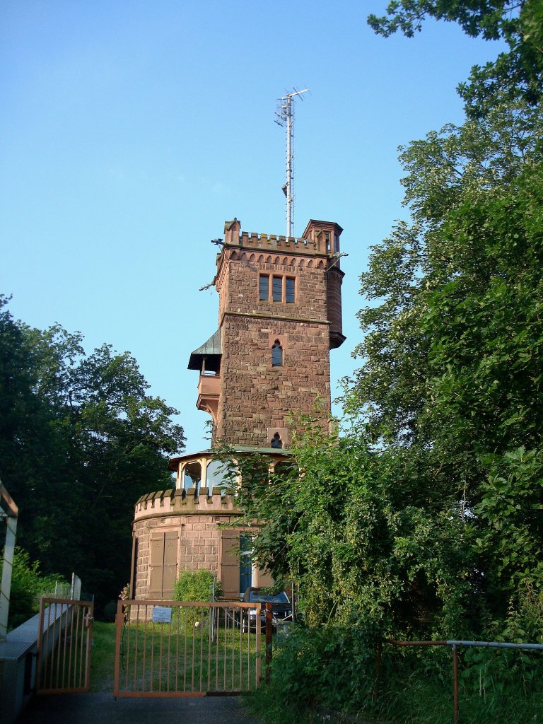 Freiburg im Breisgau, 
der Hildaturm auf dem Lorettoberg, 1886 erbaut zur Erinnerung an die Hochzeit des Bad.Groherzogs Friedrich mit der Prinzessin Hilda von Nassau, ist zu bestimmten Zeiten fr Besucher geffnet und bietet ein prchtige Aussicht auf Stad und Umgebung, Aug.2010  