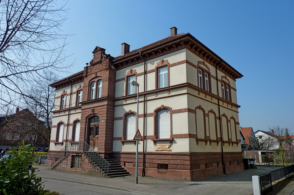 Freiburg im Breisgau, diese ehemalige Schule steht im Stadteil St.Georgen, erbaut 1891, Mrz 2012