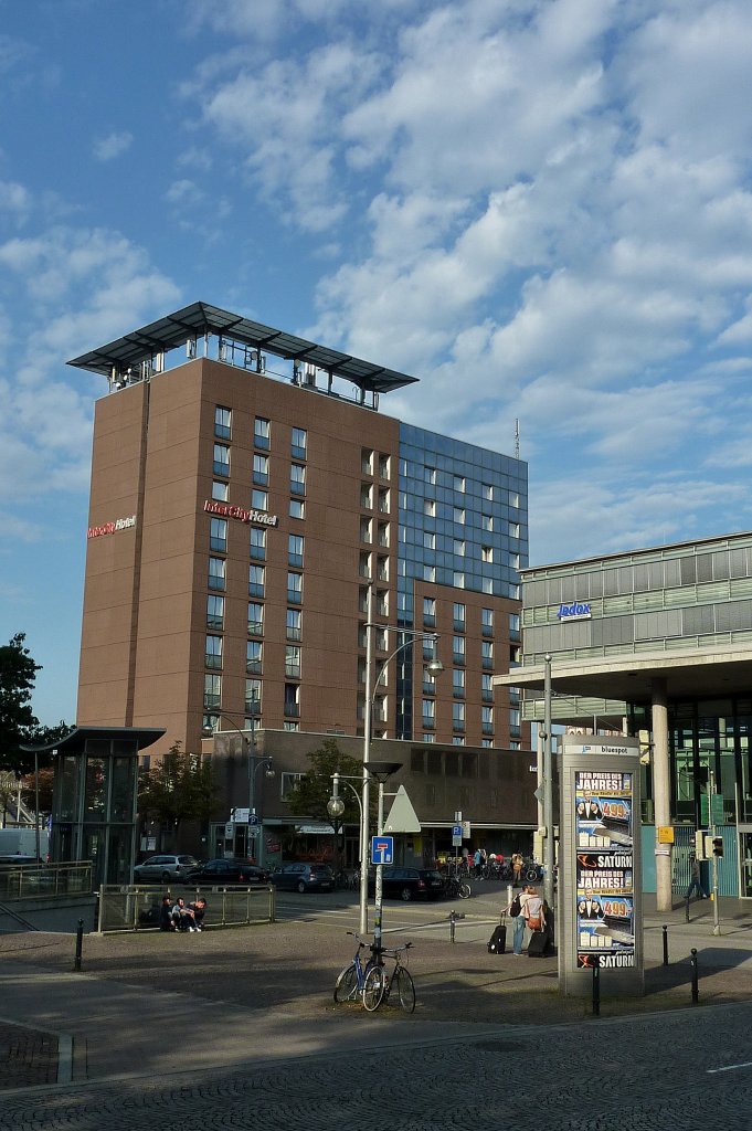 Freiburg im Breisgau, das InterCityHotel am Hauptbahnhof wurde 1999 in Betrieb genommen, Aug.2011