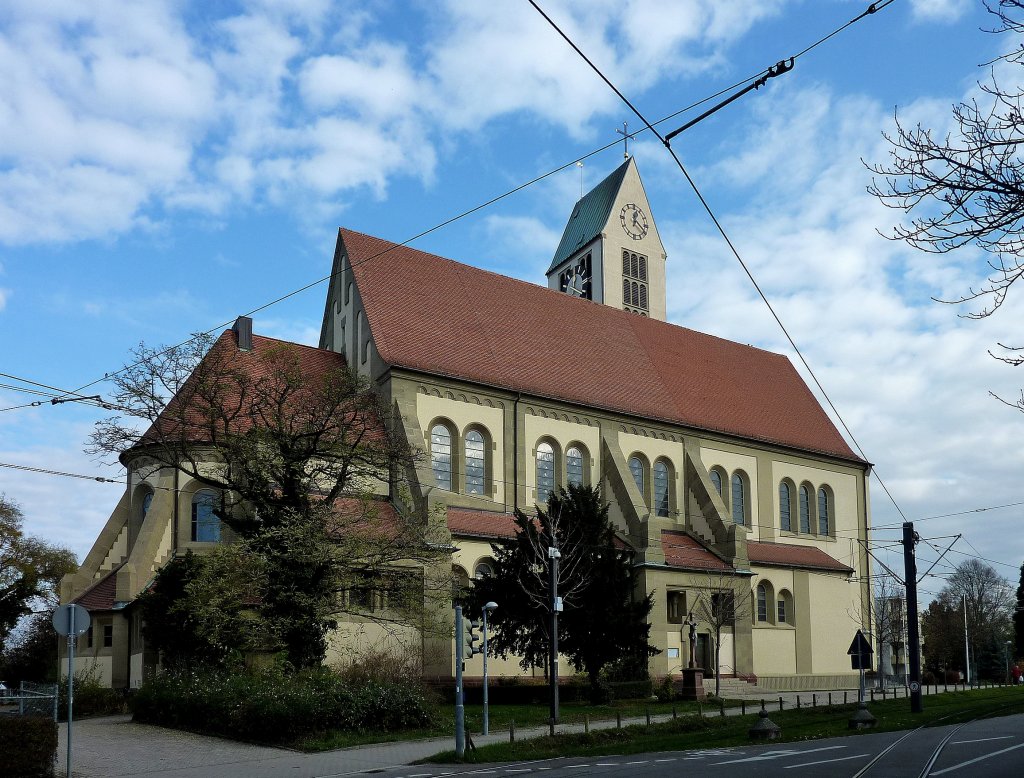 Freiburg im Breisgau, die katholische St.Michael-Kirche im Stadtteil Haslach, erbaut 1909, Dez.2011