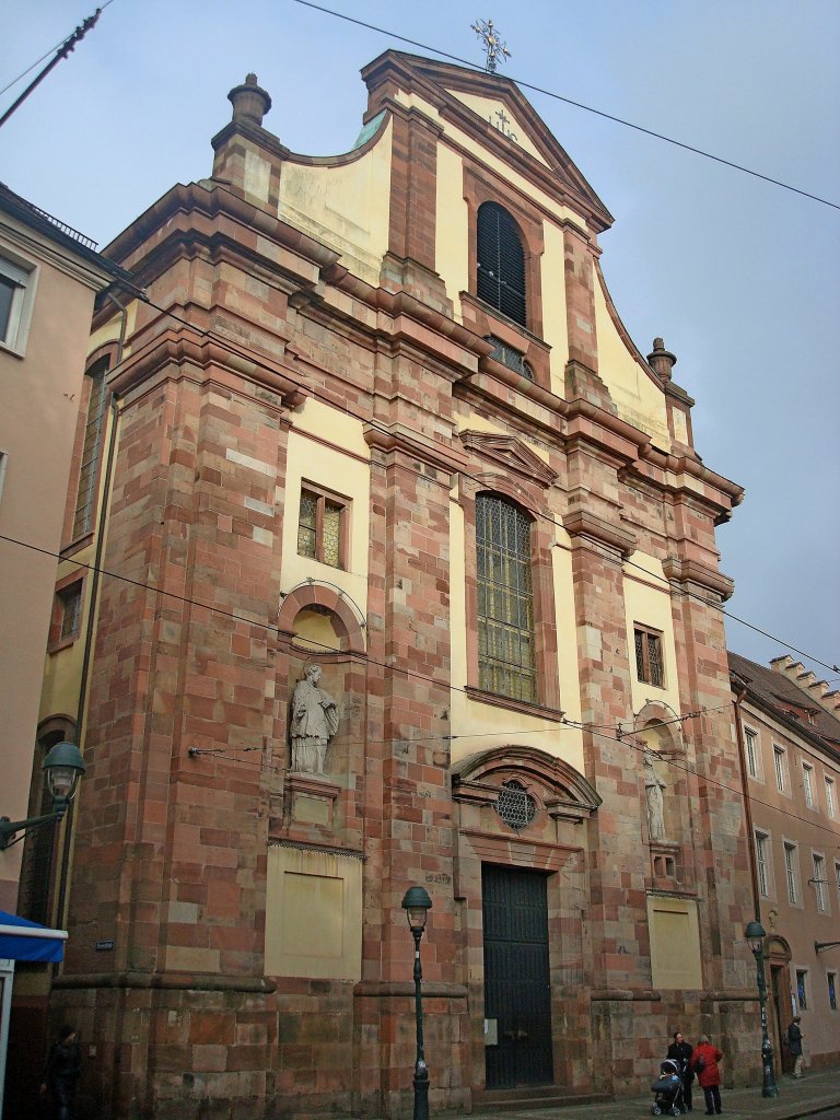 Freiburg im Breisgau, die katholische Universittskirche, erbaut 1683 fr die ansssigen Jesuiten, nach Auflsung des Ordens 1773 von der Universitt bernommen,
1957 nach Kriegszerstrung neu aufgebaut, Aug.2011