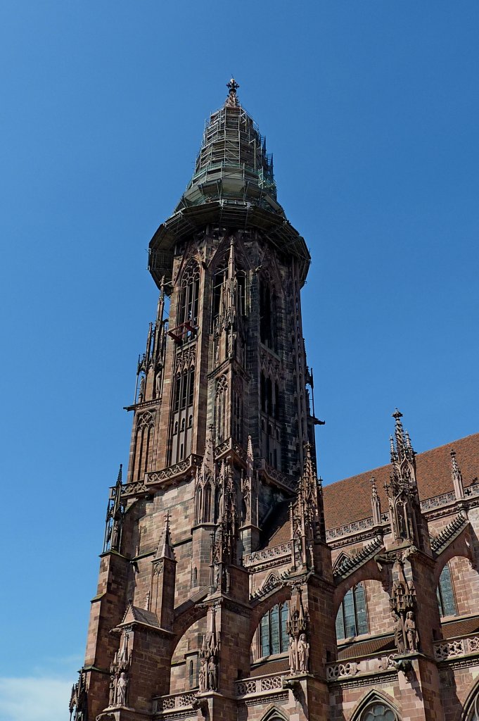 Freiburg im Breisgau, der Mnsterturm whrend der Sanierung, Mrz 2012