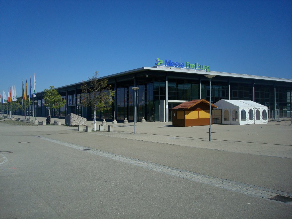 Freiburg im Breisgau, die Neue Messe besteht aus 4 Hallen, Gesamtflche 21.500 Quadratmeter, 2006 fertggestellt, April 2011