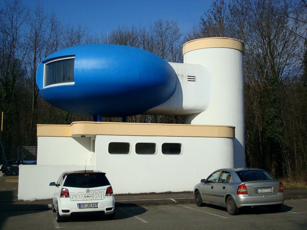 Freiburg im Breisgau, das Rondo-Haus mit 50 Quadratmeter Innenflche, vom italienischen Architekt Carsoni fr die Weltausstellung 1969 entworfen, kam 1976 nach Freiburg und dient seither einer ansssigen Firma u.a. als Wahrzeichen, Feb. 2011 