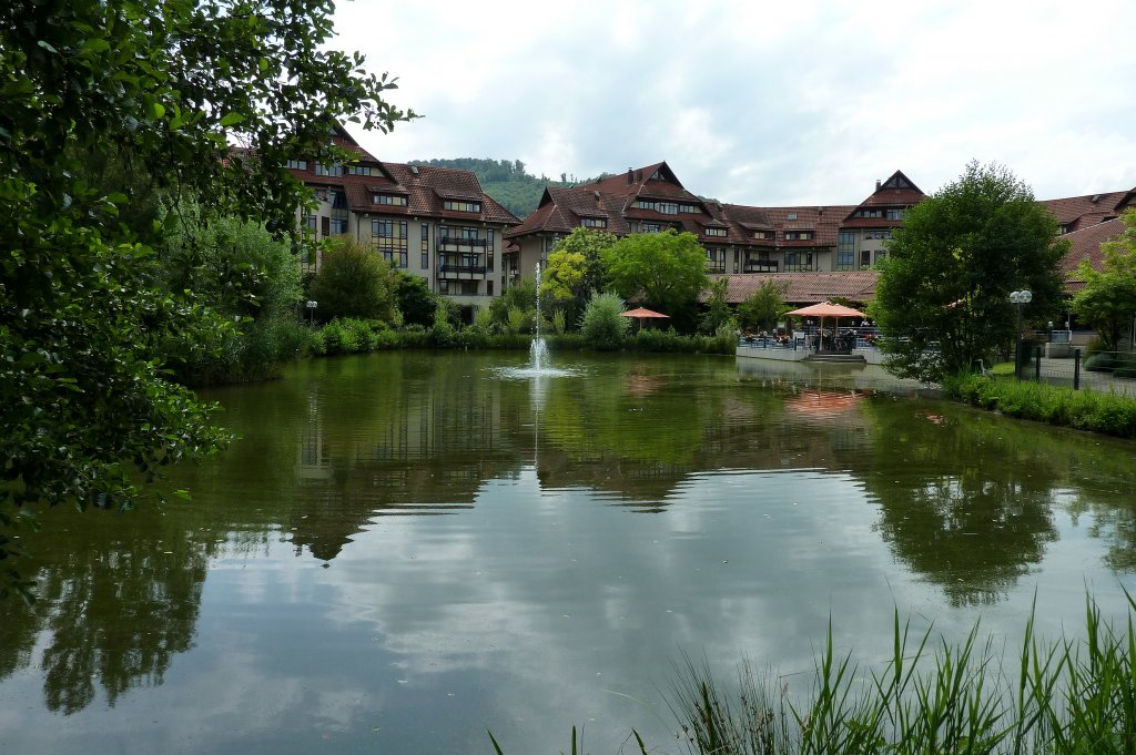 Freiburg im Breisgau, die Seniorenresidenz  Augustinum , ein 1954 gegrndetes soziales Dienstleistungsunternehmen fr die  Betuchten im Lande , unterhlt 22 Wohnstifte in Deutschland, die Freiburger Anlage wurde 1983-84 vom Architekt Michael Windel aus Waldbronn erbaut, Juli 2011