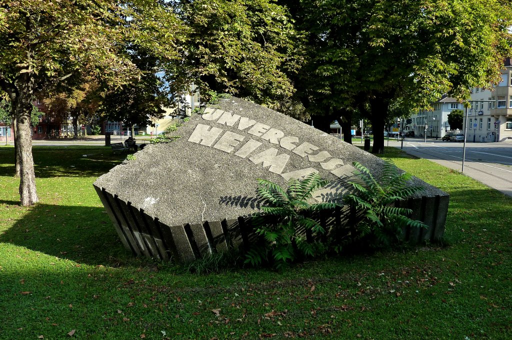 Freiburg im Breisgau, die Stadt errichtete 1969 auf dem Fahnenbergplatz dieses Denkmal fr die Heimatvertriebenen des II.Weltkrieges, Sept.2011