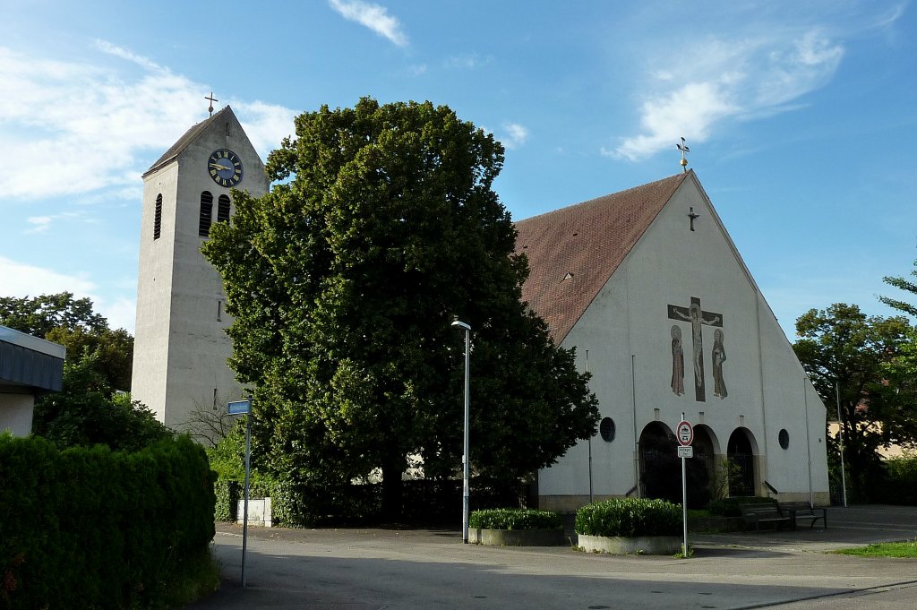Freiburg im Breisgau, im Stadtteil Mooswald steht die 1937-38 erbaute Kirche  Heilige Familie , Aug.2011