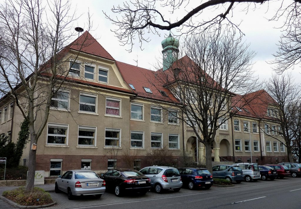 Freiburg im Breisgau, die Stdtische Volksschule im Stadtteil Haslach, erbaut 1908-09, heute Pestalozzischule, Jan.2012