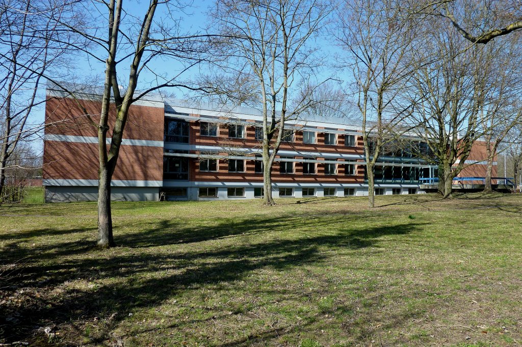 Freiburg im Breisgau, das Tierhygienische Institut im Stadteil Landwasser, der Bau stammt aus den 1970er Jahren, das Institut wurde 1908 gegrndet und hat berregionale Bedeutung, Mrz 2012