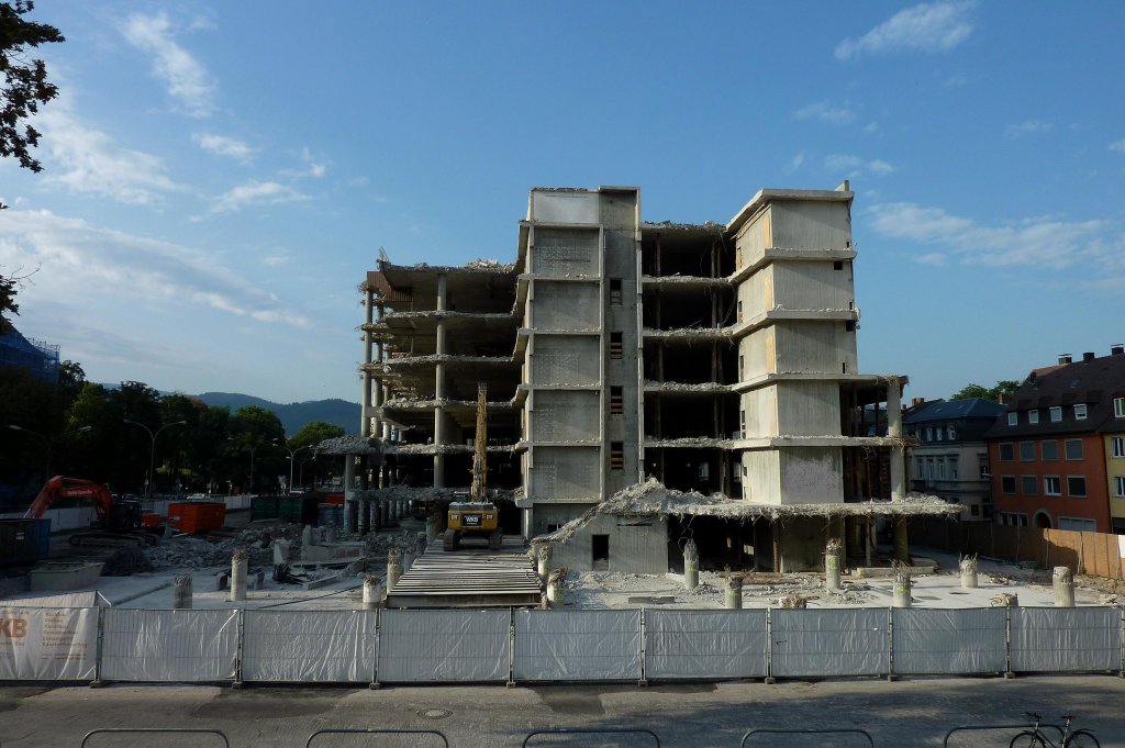 Freiburg im Breisgau, die Uni-Bibliothek in der Umbauphase, Aug.2011