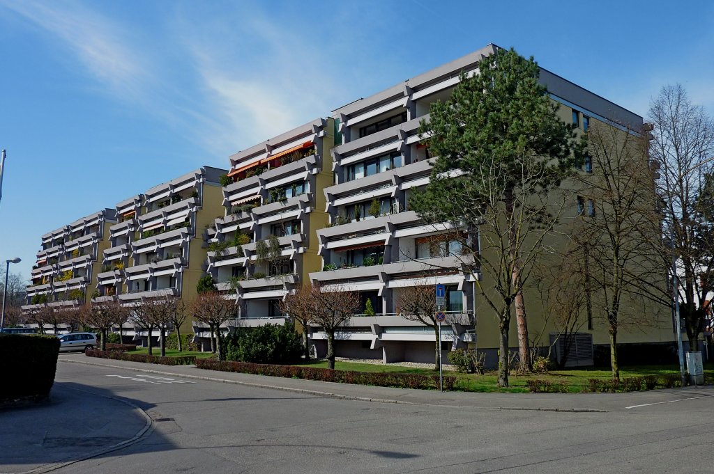 Freiburg im Breisgau, Wohnbauten im Westen der Stadt aus den 1970er Jahren, Mrz 2012