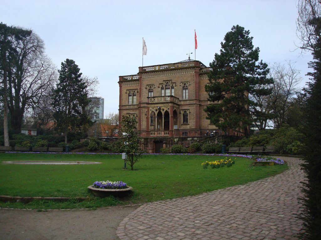 Freiburg im Breisgau,
Colombischlchen, 1869-71 im neugotischen Stil erbaute 
herrschaftliche Villa im Stadtzentrum,
beherbergt das Archologische Museum,
April 2010