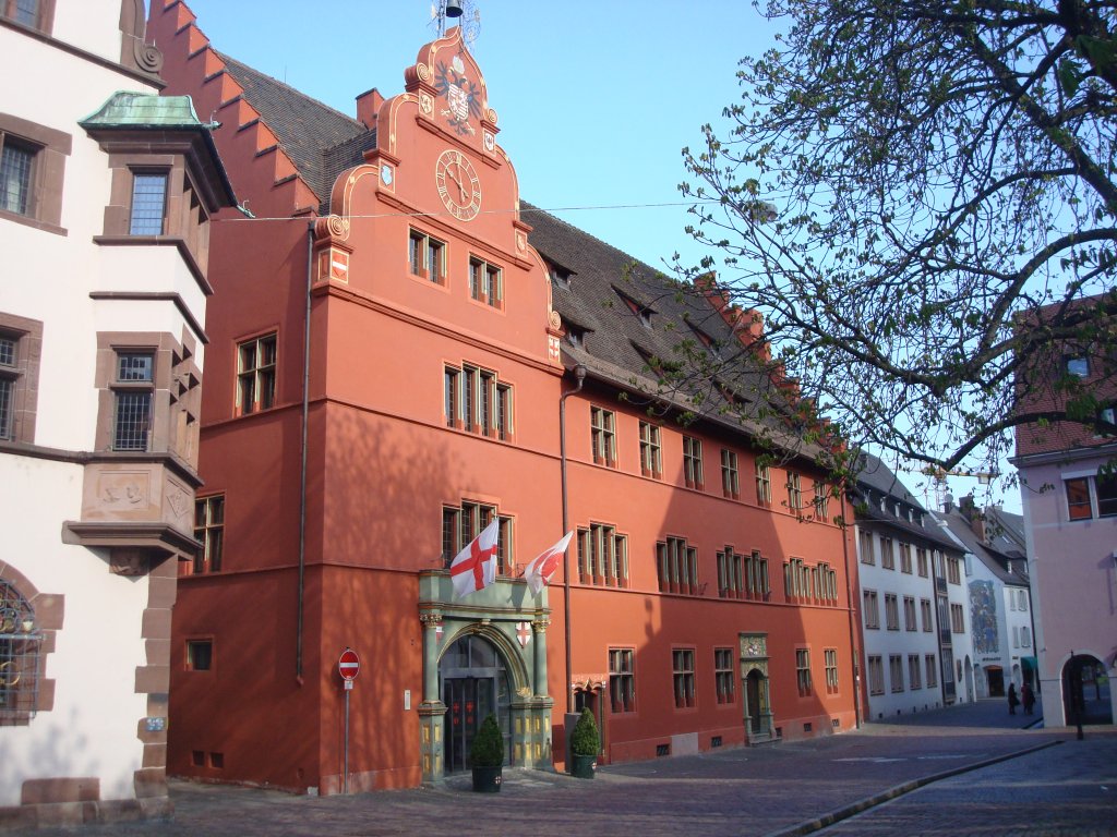 Freiburg im Breisgau,
das alte Rathaus,entstand im 16.Jahrhundert,
beherbergt heute die Tourist-Information,
April 2010 