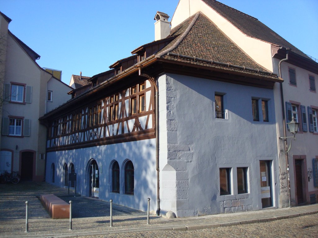 Freiburg im Breisgau,
die Mnsterbauhtte,das einzige aus dem Mittelalter erhaltene 
Gebude der Stadt mit Sichtfachwerk, seit 1565 nachweisbar an dieser Stelle, 
April 2010