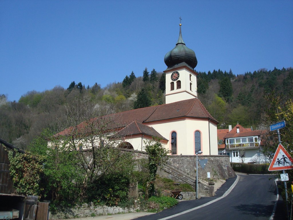 Freiburg im Breisgau,
katholische Pfarrkirche St.Hilarius im Stadtteil Ebnet,
erbaut um 1460, 1704 und 1904 erweitert,
hier wurden 1756 die Schwiegereltern von Mozart getraut,
April 2010