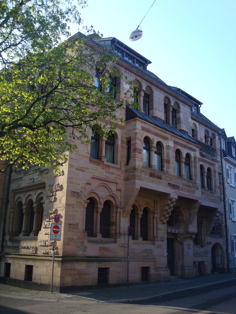 Freiburg im Breisgau,
Verwaltungsbau des Erzbistums Freiburg,
1903-06 erbaut im sptromanischen Stil,
April 2010