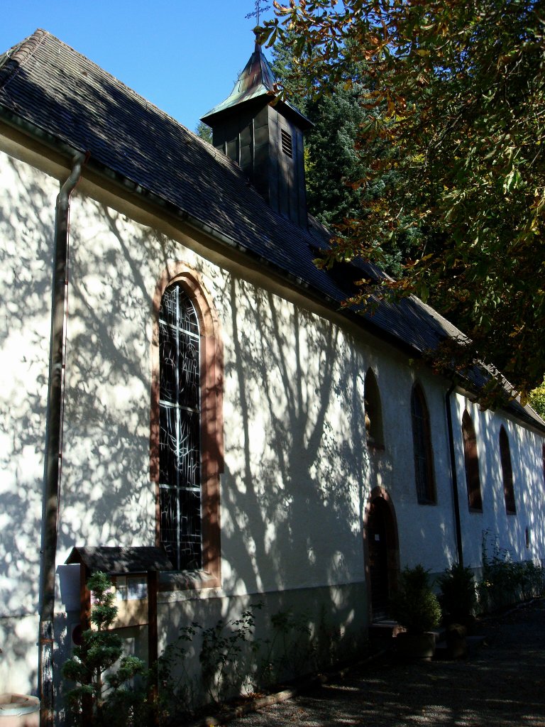 Freiburg im Breisgau,
Wallfahrtskirche St.Ottilien von 1505, eines der ltesten Wallfahrtsziele in Deutschland, 1714 wurde die fr Augenleiden hilfreiche Quelle bei Umbauarbeiten in die Kirche integriert,
Sept.2008