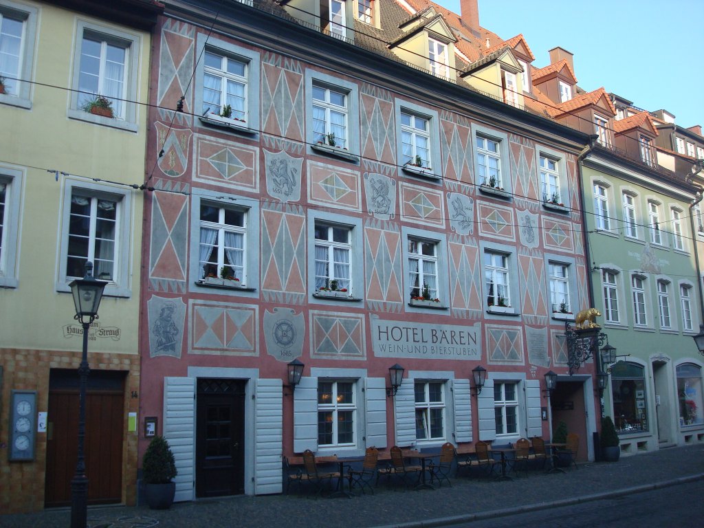 Freiburg im Breisgau,
 Zum roten Bren , ltester Gasthof Deutschlands(?),
die Fundamente datieren vor 1120,
die durchgehende Bewirtschaftung ist seit 1387 urkundlich belegt,
April 2010