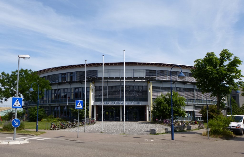 Freiburg, die Clara-Grnwald-Schule steht im neuerbauten Stadteil Rieselfeld, Aug.2013