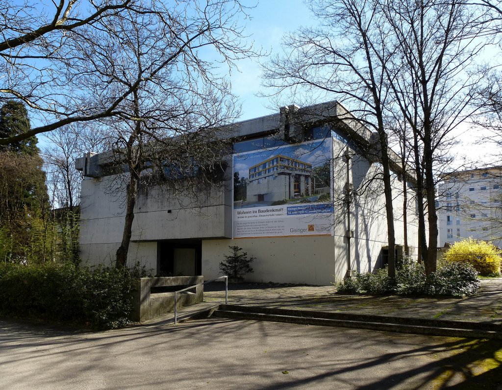 Freiburg, die ehemalige katholische St.Elisabeth-Kirche im Stadtteil Zhringen, 1965 vom Architekt Disse erbaut und bis 2006 genutzt, wird jetzt umgebaut und erhlt 38 hochwertige Wohnungen, April 2013