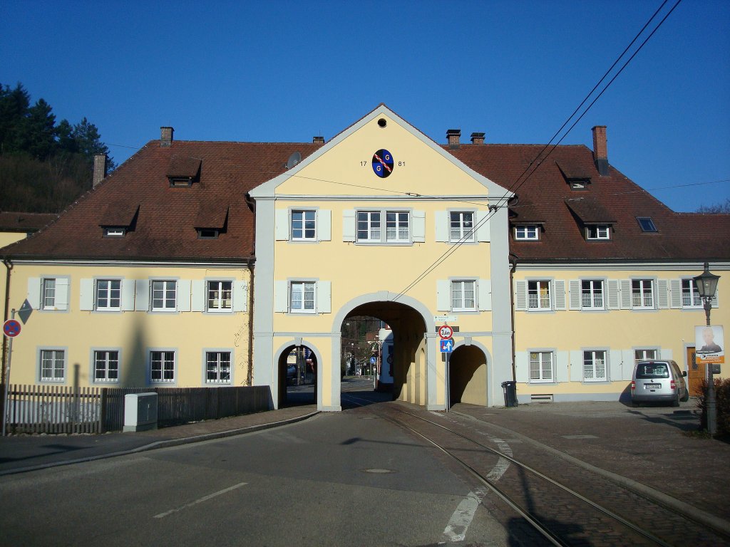 Freiburg-Gnterstal, das Torhaus von 1781, Teil der ehemaligen Klosterbefestigung, Feb.2011