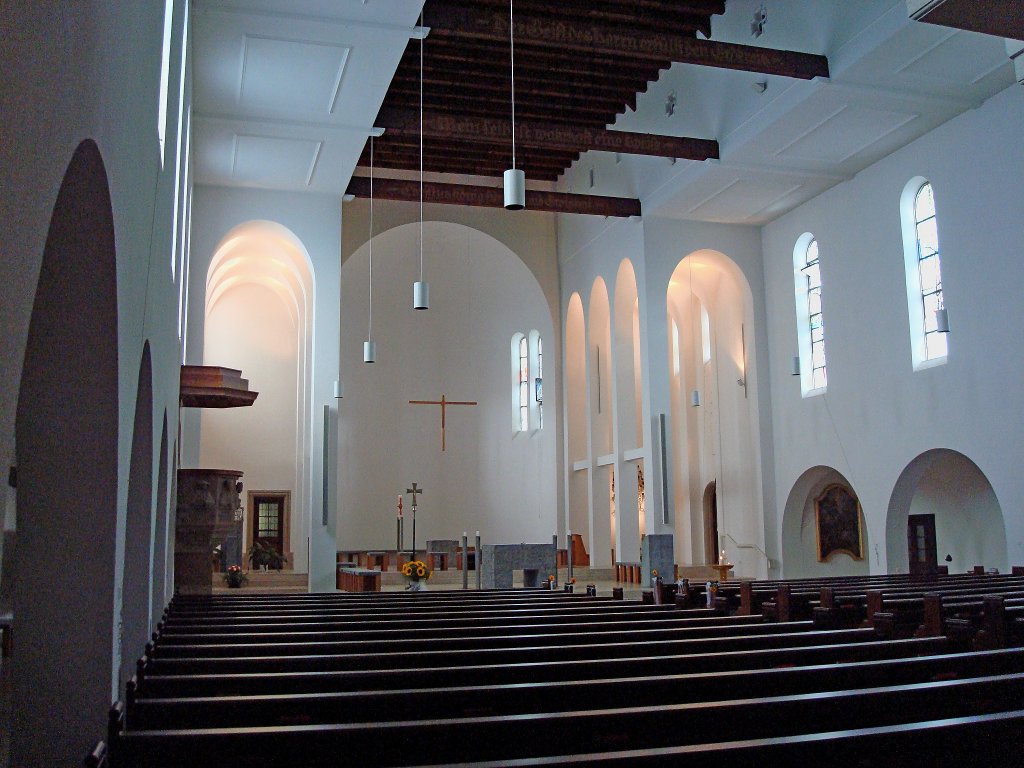 Freiburg-Herdern, St.Urban, Innenraum der kath.Kirche, April 2010