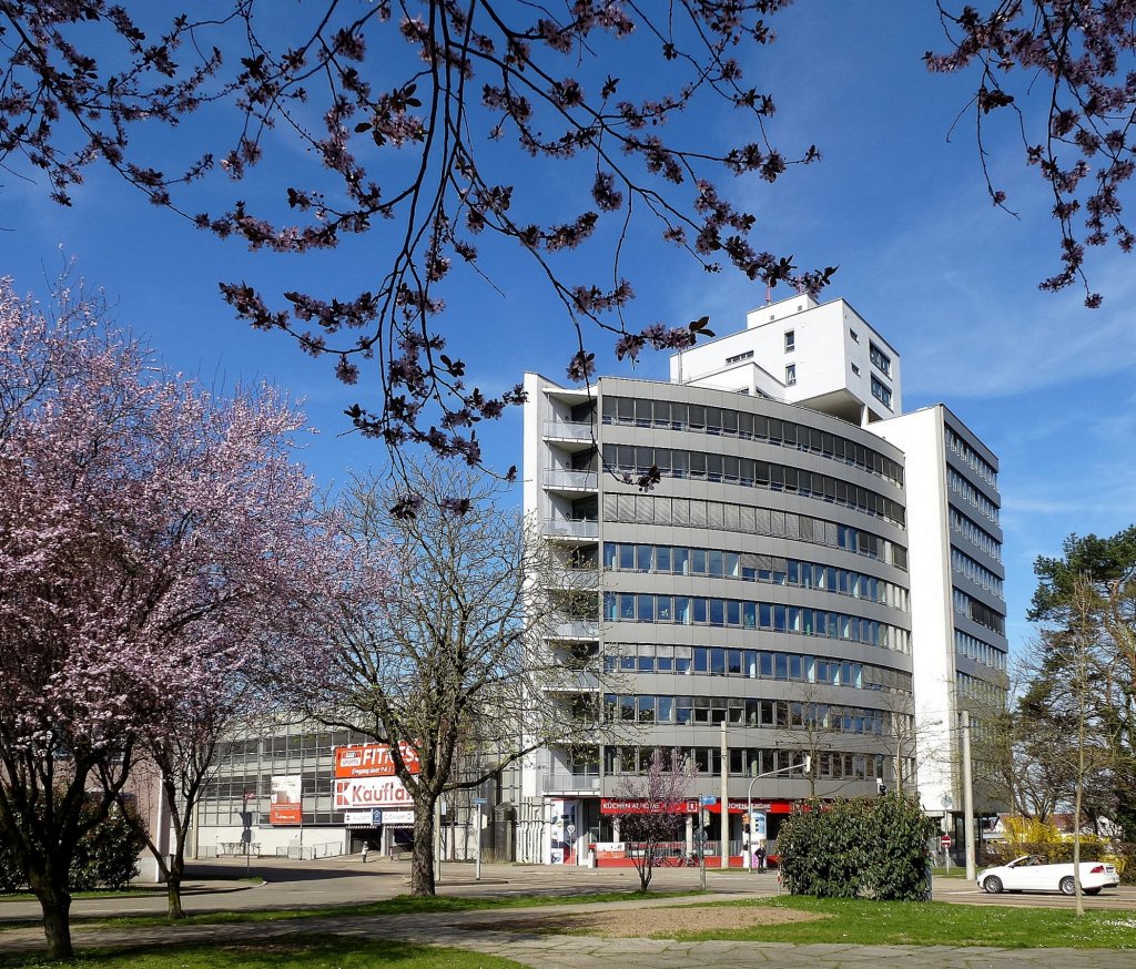 Freiburg, Hochhaus am Komturplatz, April 2013