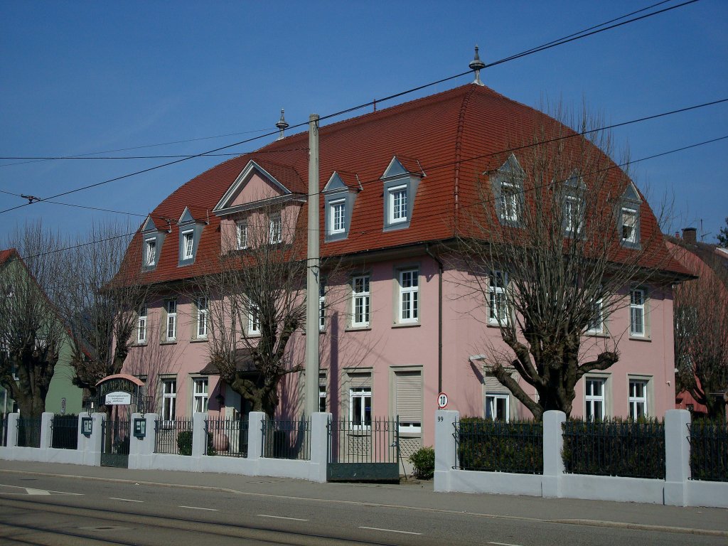 Freiburg-Littenweiler, der unter Denkmalschutz stehende Rmerhof, 1925 als Gemeinschaftshaus erbaut, heute internationale Hauptschule, das Zollingerdach ist eine Erfindung des Merseburger Stadtbaurates Friedrich Zollinger Anfang des 20.Jahrhunderts (hat sich trotzt vieler Vorteile nicht durchgesetzt und ist selten bei uns zu sehen), Mrz 2011