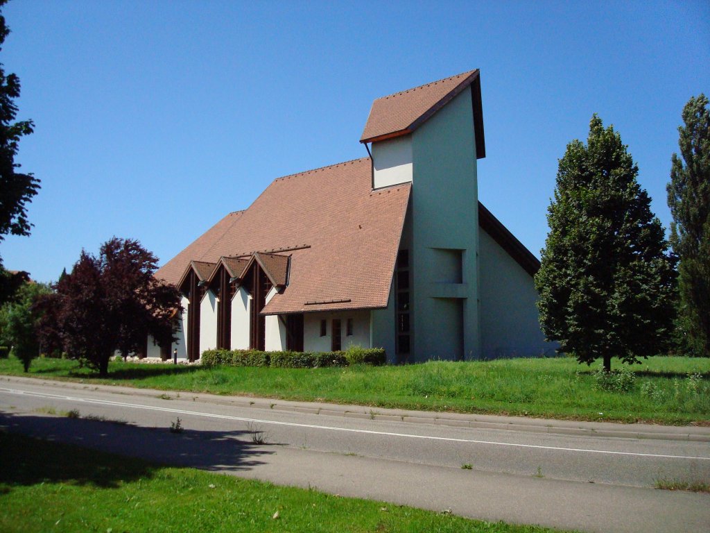 Freiburg-Opfingen,
kath. St.Nikolaus-Kirche,
1984-86 vom Freiburger Architekt Michael Geis erbaut,
Juli 2008