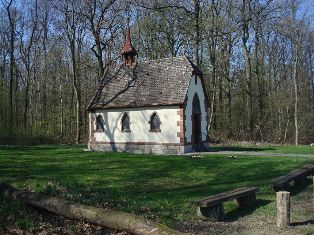 Freiburg-Waltershofen,
die katholische Waldkapelle im neugotischen Stil,
April 2010