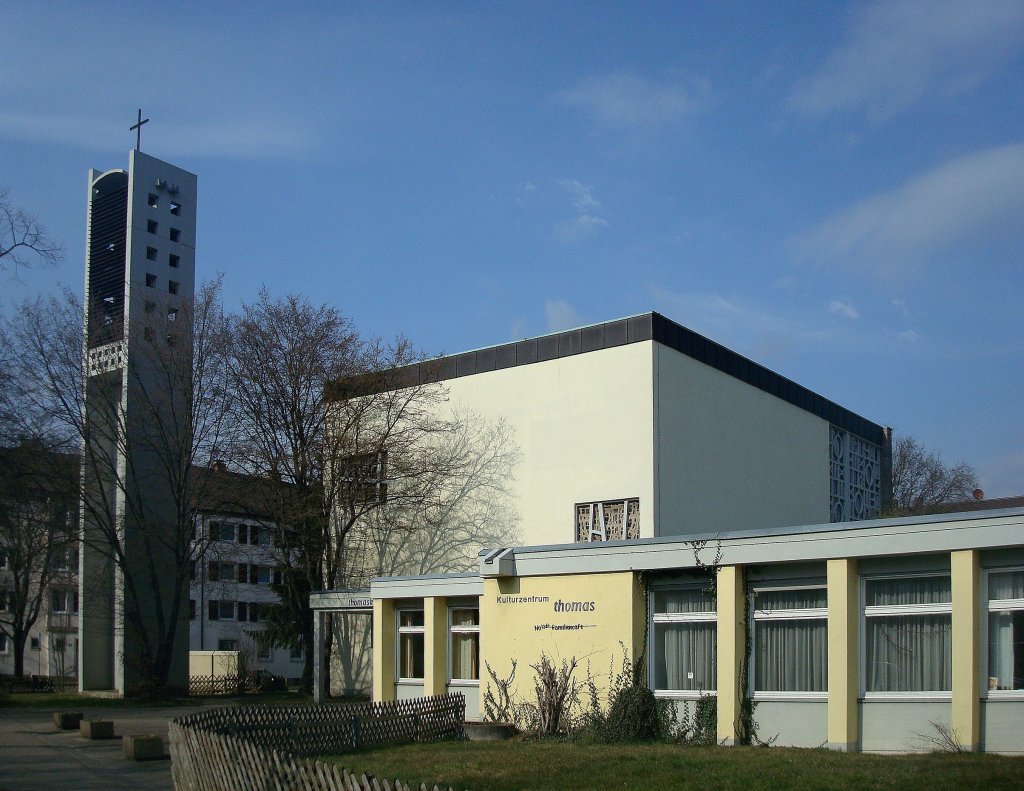 Freiburg-Zhringen, die evangelische St.Thomas-Kirche, erbaut 1958-59, Mrz 2011