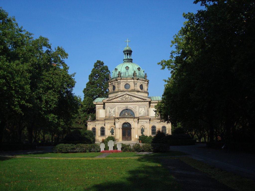 Freiburg/Breisgau,
Einsegnungshalle auf dem Hauptfriedhof,
der 33m hohe Kuppelbau wurde 1899 eingeweiht,
Sep.2009