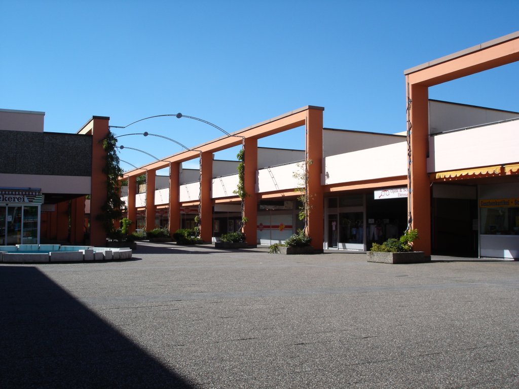 Freiburg/Breisgau,
Stadtteil Landwasser-Einkaufzentrum,
Aug.2008