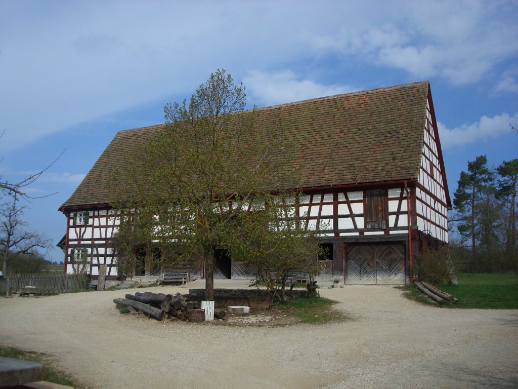 Freilichtmuseum Neuhausen ob Eck,
groes Fachwerkbauernhaus aus dem Zollernalbkreis,
nach 1750 erbaut,
April 2010