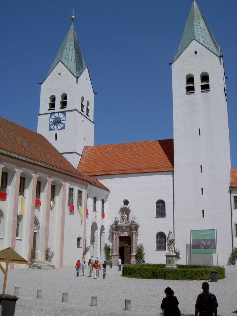 Freising, Dom St. Maria und St. Korbinian, erbaut 1159, barock umgestaltet 1724
(07.06.2007)
