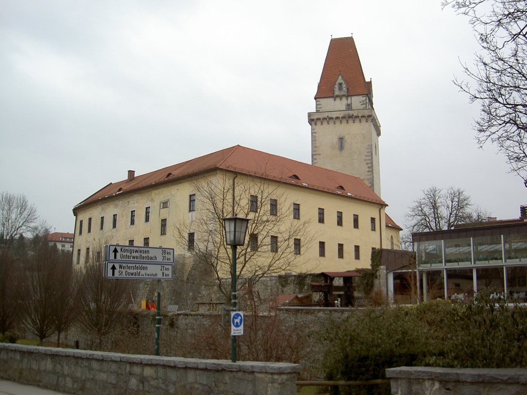 Freistadt, ehem. landesfürstliches Schloss mit wuchtigem Bergfried (06.04.2013)