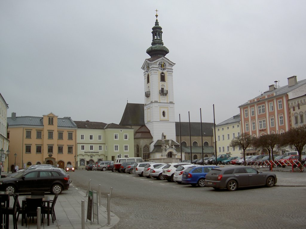Freistadt, Pfarrkirche St. Katharina, gotische Basilika erbaut im 13. und 14. Jahrhundert, Chor von 1483 (06.04.2013)