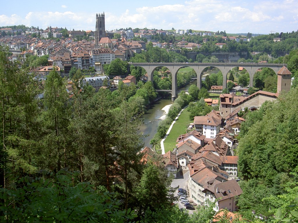 Fribourg, Ausblick auf die Altstadt mit Kathedrale St. Nicolas (28.05.2012)