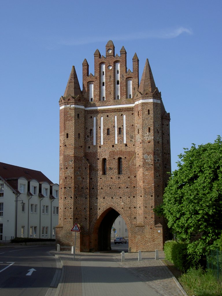 Friedland, Neubrandenburger Tor, sptgotischer Backsteinbau (23.05.2012)