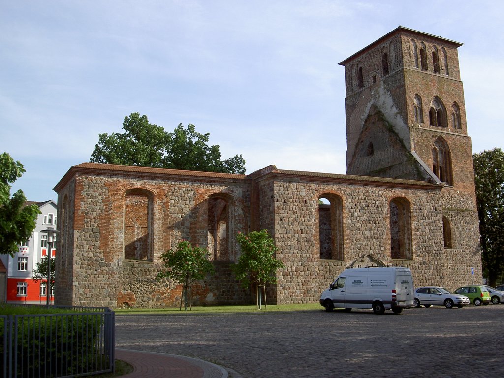 Friedland, Ruine der Nikolai Kirche, erbaut im 13. Jahrhundert, seit 1945 
Ruine (23.05.2012)
