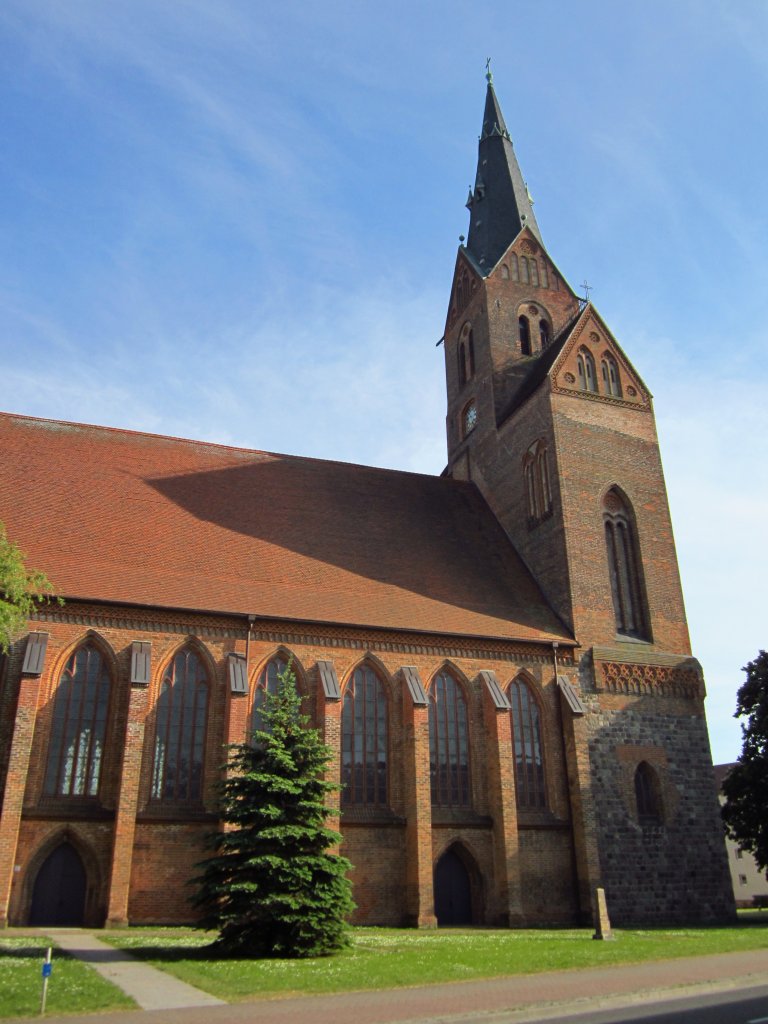 Friedland, St. Marien Kirche, Backsteingotik, erbaut ab dem 14. Jahrhundert 
(23.05.2012)
